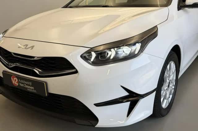 Kia Ceed (2022) thumbnail 3