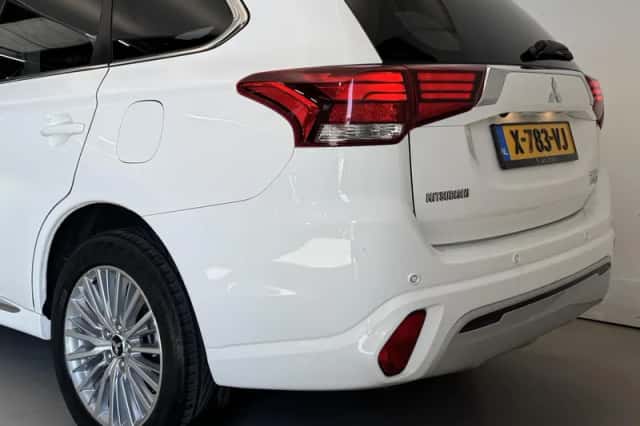 Mitsubishi Outlander (2018) thumbnail 5