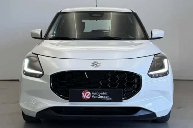 Suzuki Swift (2024) thumbnail 2