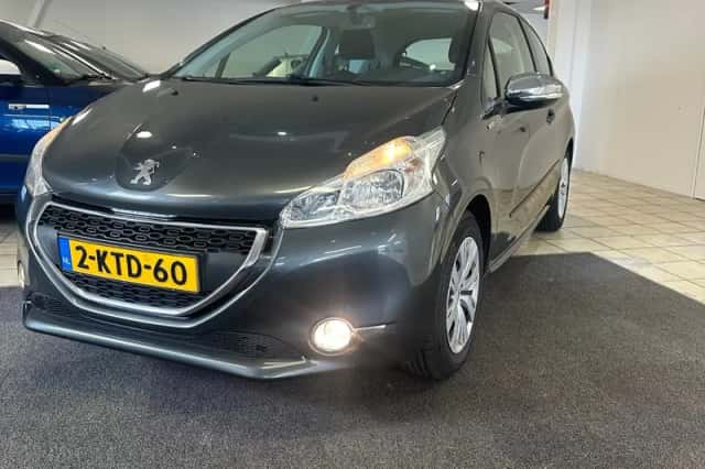Peugeot 208 (2013) thumbnail 2