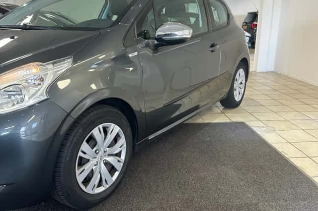 Peugeot 208 (2013) thumbnail 3