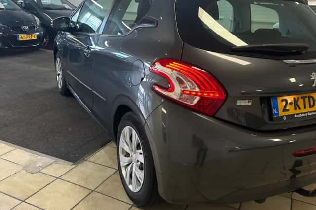 Peugeot 208 (2013) thumbnail 5
