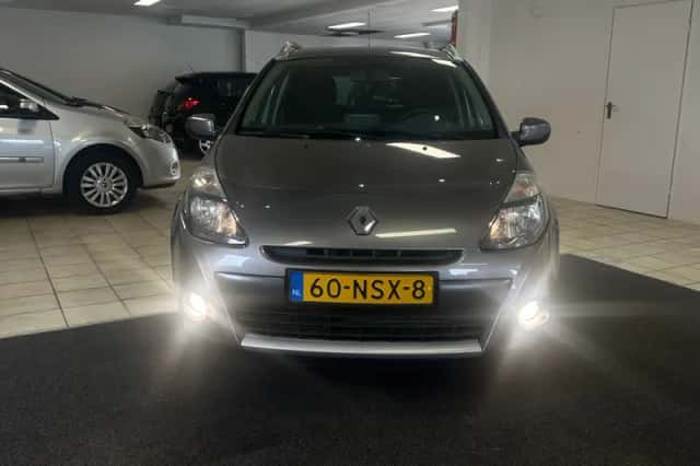 Renault Clio (2010) thumbnail 1