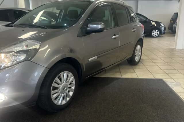 Renault Clio (2010) thumbnail 3