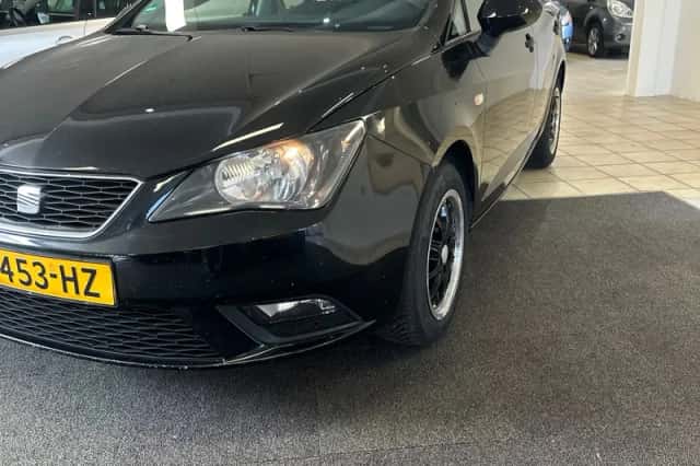 SEAT Ibiza (2013) thumbnail 2