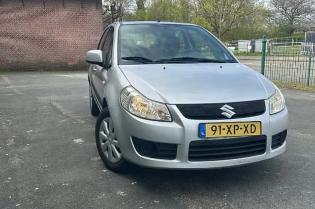 Suzuki SX4 (2007) thumbnail 2
