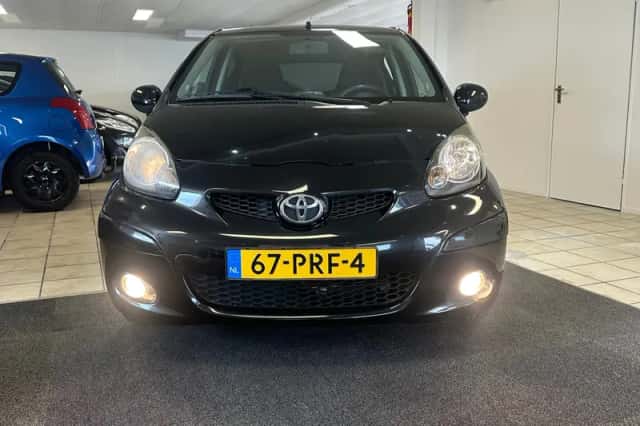 Toyota Aygo (2011) thumbnail 1