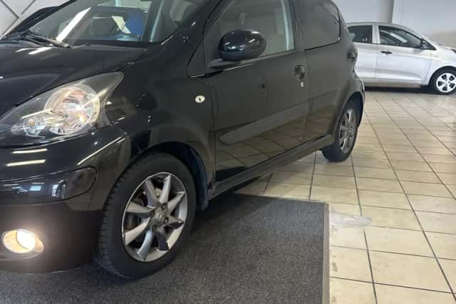 Toyota Aygo (2011) thumbnail 3