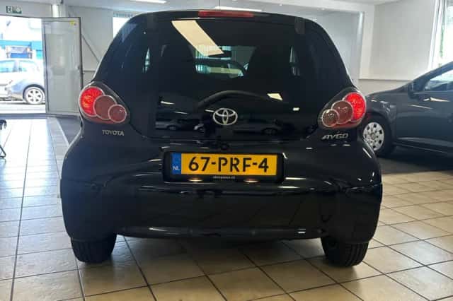 Toyota Aygo (2011) thumbnail 6