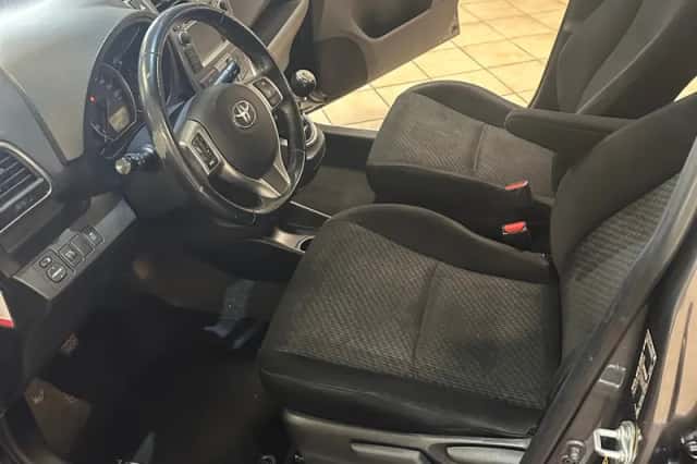 Toyota Verso-S (2011) thumbnail 2