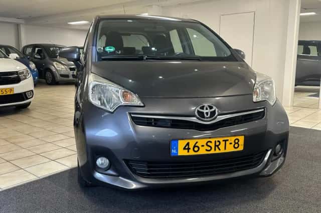 Toyota Verso-S (2011) thumbnail 3
