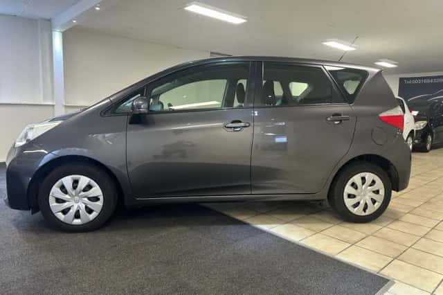 Toyota Verso-S (2011) thumbnail 5