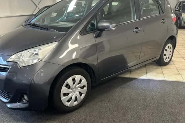 Toyota Verso-S (2011) thumbnail 6