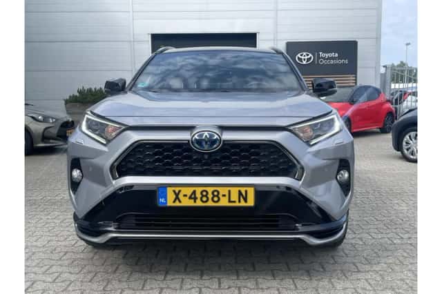 Toyota RAV4 (2021) thumbnail 3