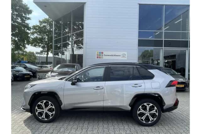 Toyota RAV4 (2021) thumbnail 4
