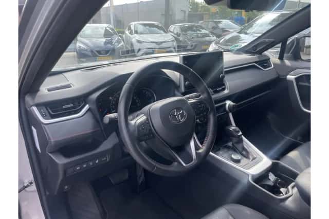 Toyota RAV4 (2021) thumbnail 6