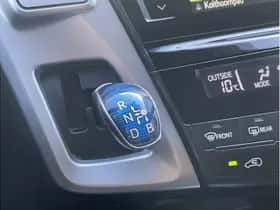 Toyota Prius (2017) thumbnail 13