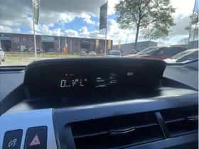 Toyota Prius (2017) thumbnail 14
