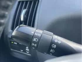 Toyota Prius (2017) thumbnail 15