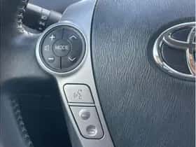 Toyota Prius (2017) thumbnail 16