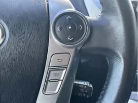 Toyota Prius (2017) thumbnail 18