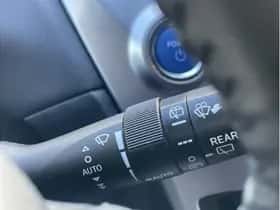 Toyota Prius (2017) thumbnail 19
