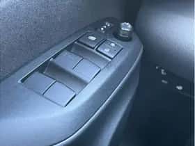 Toyota Yaris (2025) thumbnail 17