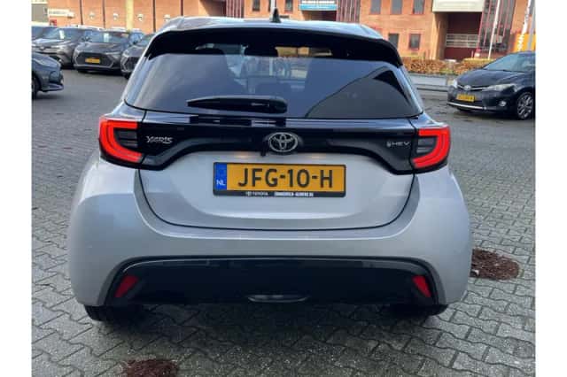 Toyota Yaris (2025) thumbnail 4