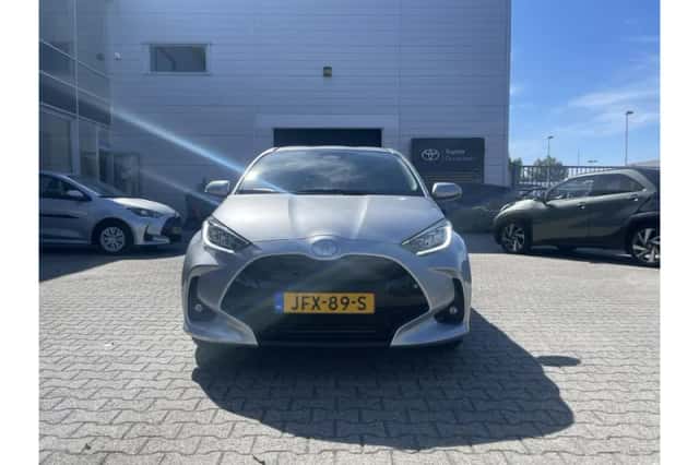 Toyota Yaris (2025) thumbnail 3