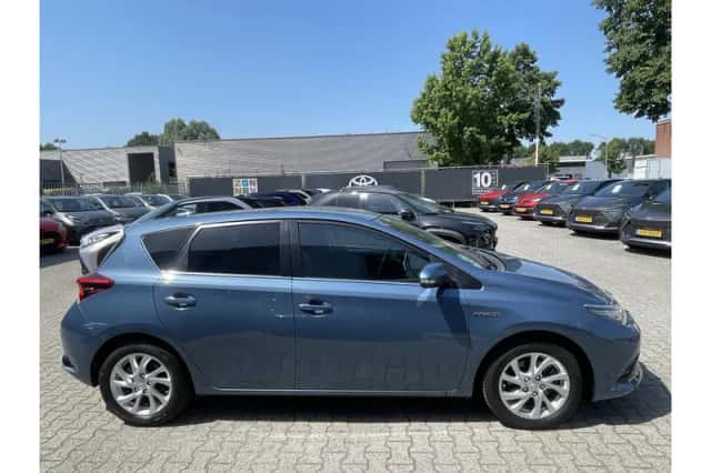 Toyota Auris (2016) thumbnail 2