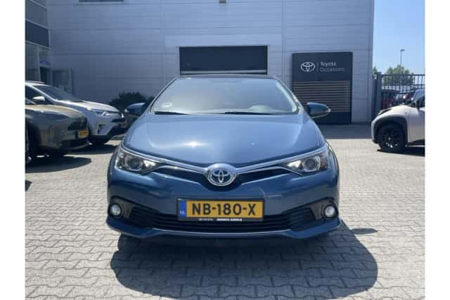 Toyota Auris (2016) thumbnail 3