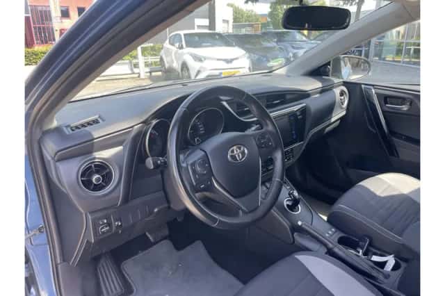 Toyota Auris (2016) thumbnail 6