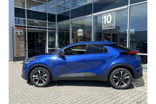 Toyota C-HR (2026) thumbnail 2