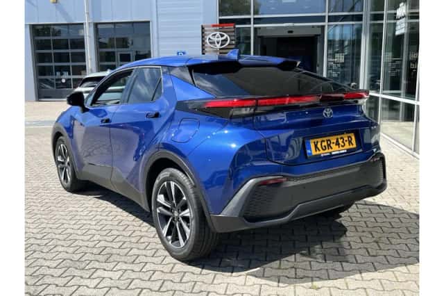 Toyota C-HR (2026) thumbnail 3