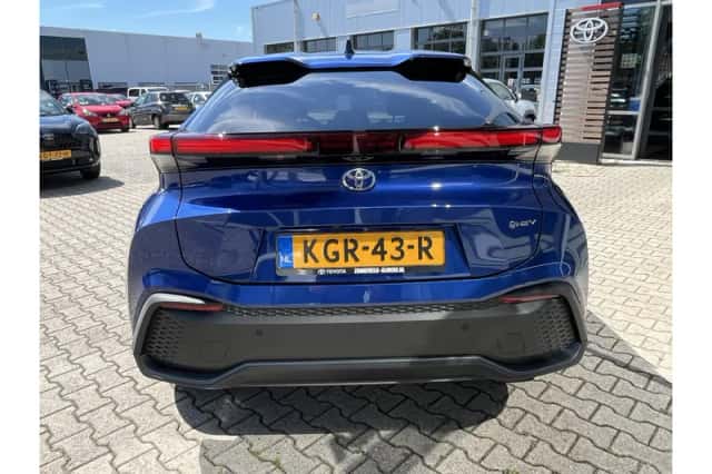 Toyota C-HR (2026) thumbnail 4
