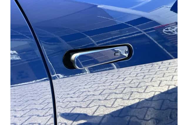 Toyota C-HR (2026) thumbnail 6
