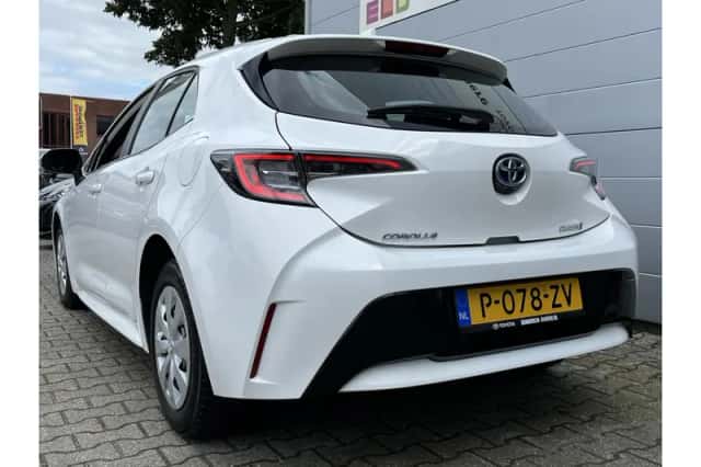 Toyota Corolla (2022) thumbnail 2