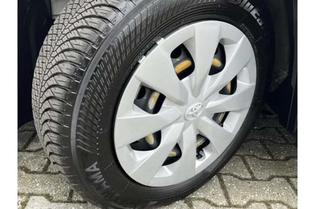 Toyota Corolla (2022) thumbnail 3