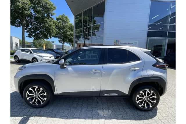 Toyota Yaris Cross (2024) thumbnail 2