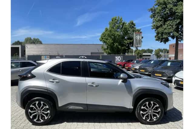 Toyota Yaris Cross (2024) thumbnail 4
