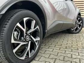 Toyota C-HR (2021) thumbnail 40
