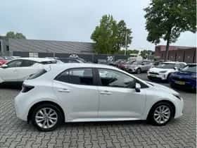 Toyota Corolla (2024) thumbnail 2