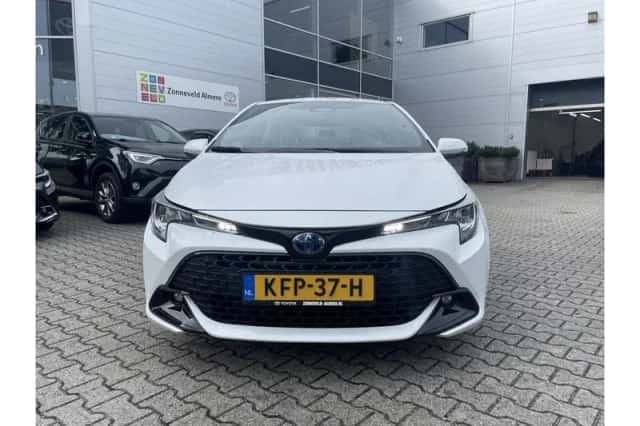 Toyota Corolla (2024) thumbnail 3