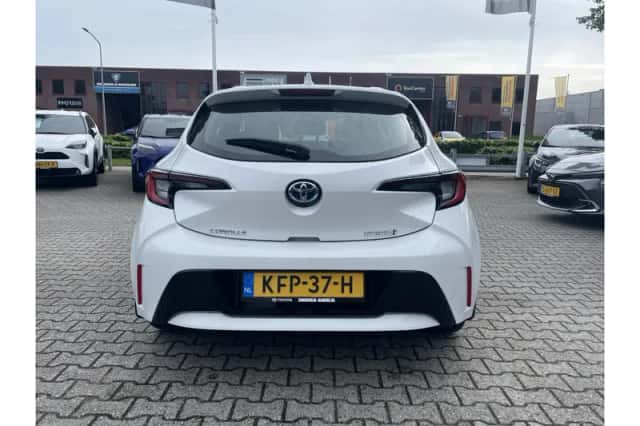 Toyota Corolla (2024) thumbnail 5