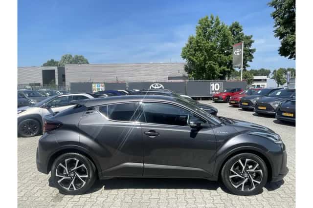 Toyota C-HR (2021) thumbnail 2
