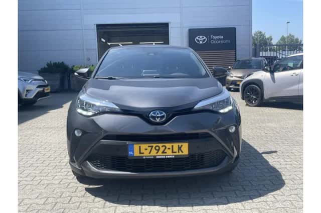 Toyota C-HR (2021) thumbnail 3