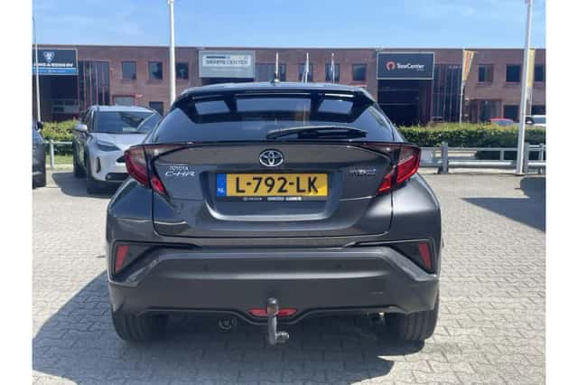 Toyota C-HR (2021) thumbnail 5