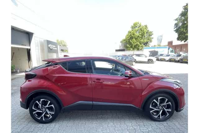 Toyota C-HR (2020) thumbnail 2