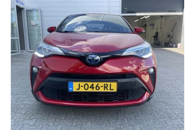 Toyota C-HR (2020) thumbnail 3