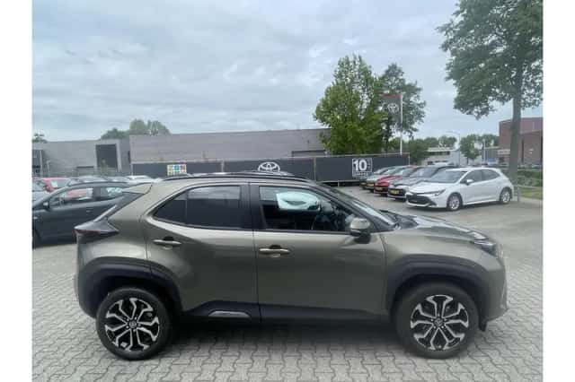 Toyota Yaris Cross (2025) thumbnail 4